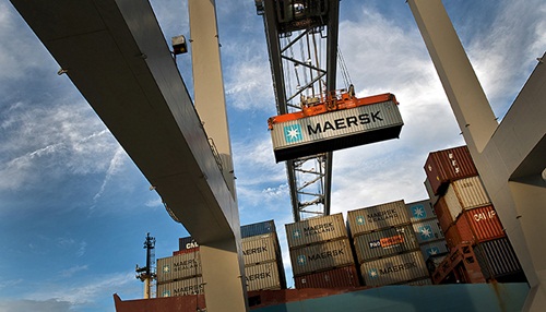 Lợi nhuận hãng vận tải biển lớn nhất thế giới giảm nửa